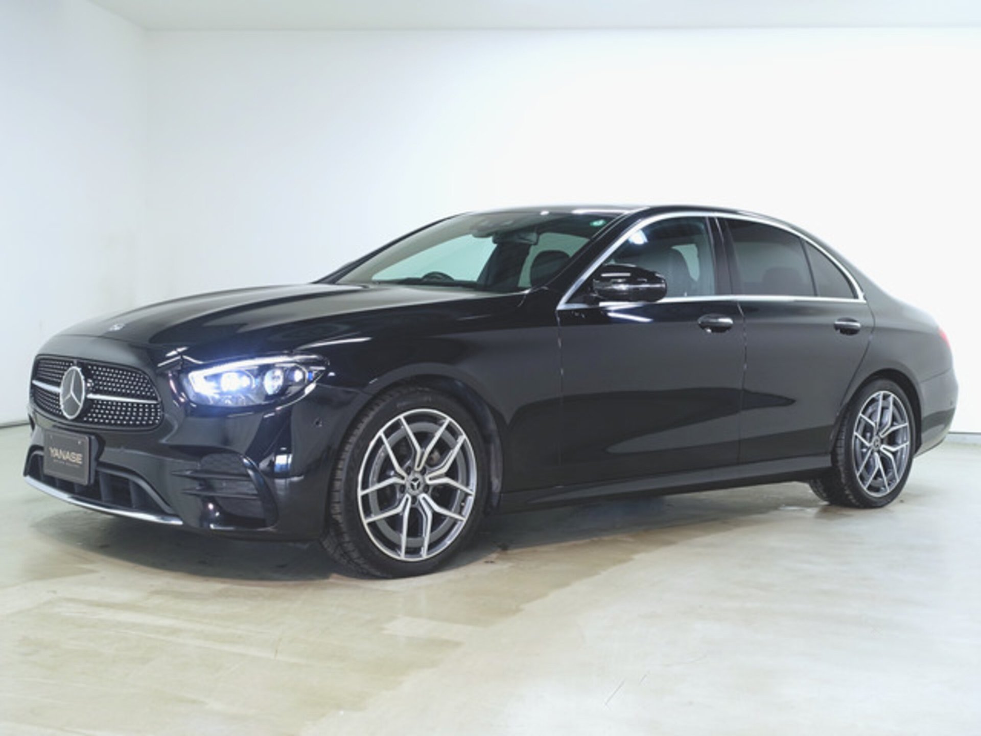 MERCEDES-BENZ E-CLASS - View 1