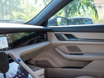 2026 Porsche TAYCAN photo 10
