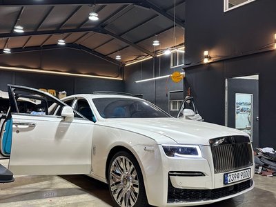 ROLLS-ROYCE GHOST