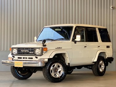 TOYOTA LAND CRUISER 70 - 1