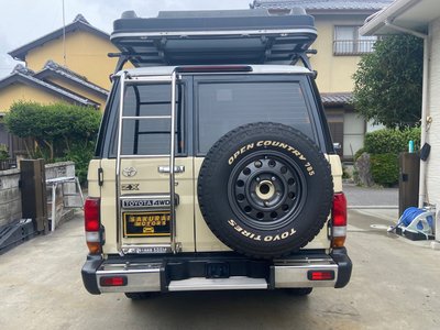 TOYOTA LAND CRUISER 70 - 8