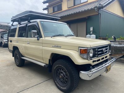 TOYOTA LAND CRUISER 70 - 6