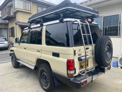TOYOTA LAND CRUISER 70 - 9