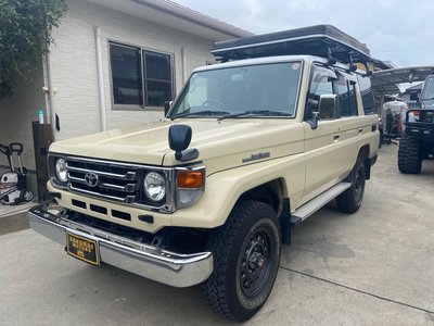 TOYOTA LAND CRUISER 70 - 1