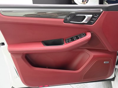 2022 Porsche MACAN thumbnail 14