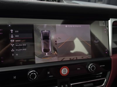 2022 Porsche MACAN thumbnail 22