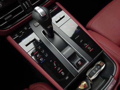 2022 Porsche MACAN thumbnail 12