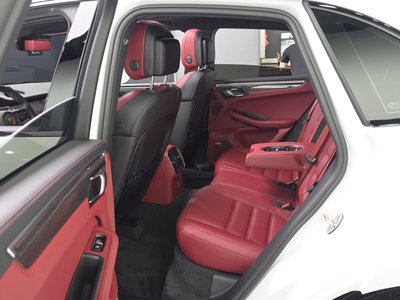 2022 Porsche MACAN thumbnail 17