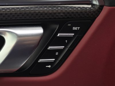 2022 Porsche MACAN thumbnail 23