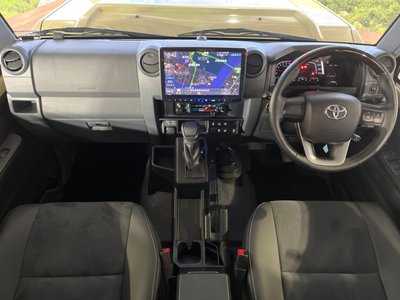 TOYOTA LAND CRUISER 70 - 2