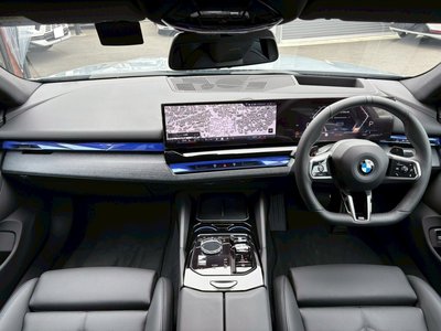 صورة 10 لـ 2024 BMW 5 SERIES