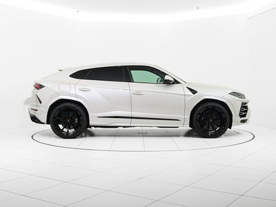 LAMBORGHINI URUS - 4