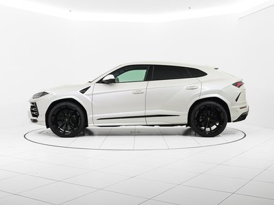 LAMBORGHINI URUS - 5