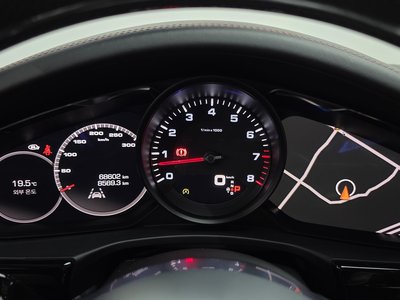 PORSCHE PANAMERA - 8