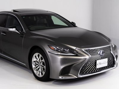 LEXUS LS - 6
