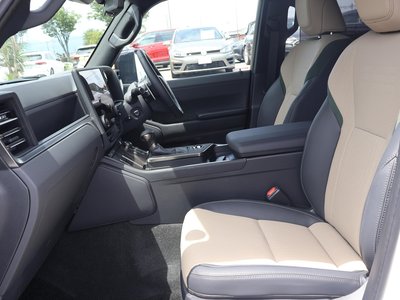 صورة مصغرة 34 لـ 2025 Lexus GX