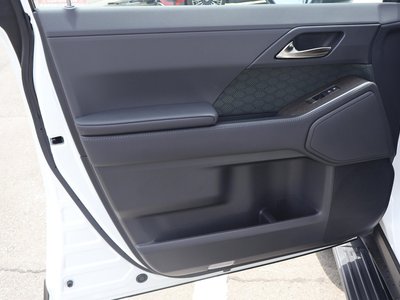 صورة مصغرة 33 لـ 2025 Lexus GX