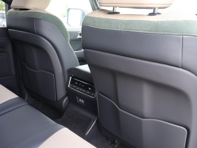 صورة مصغرة 43 لـ 2025 Lexus GX