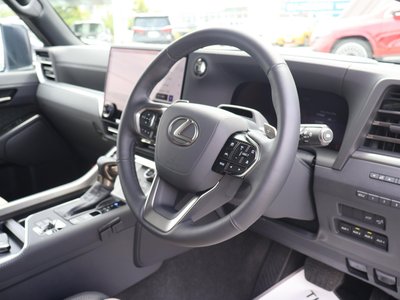 صورة مصغرة 47 لـ 2025 Lexus GX