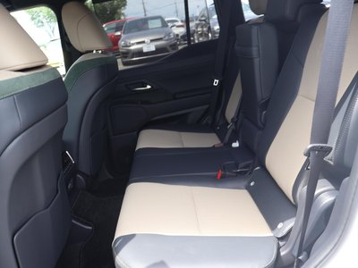 صورة مصغرة 37 لـ 2025 Lexus GX