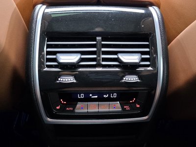 2025 BMW X7 — миниатюра 27