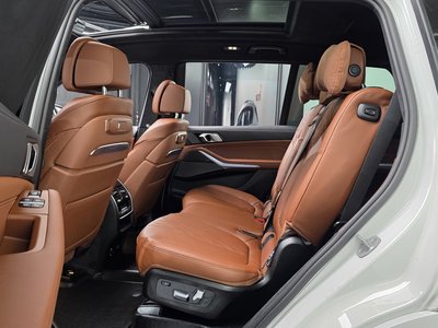 2025 BMW X7 — миниатюра 18