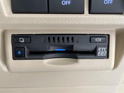 TOYOTA LAND CRUISER 300 - 7