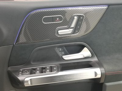 2025 Mercedes-BENZ GLB — миниатюра 15
