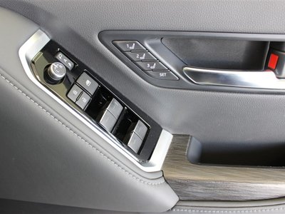 TOYOTA LAND CRUISER 300 - 6