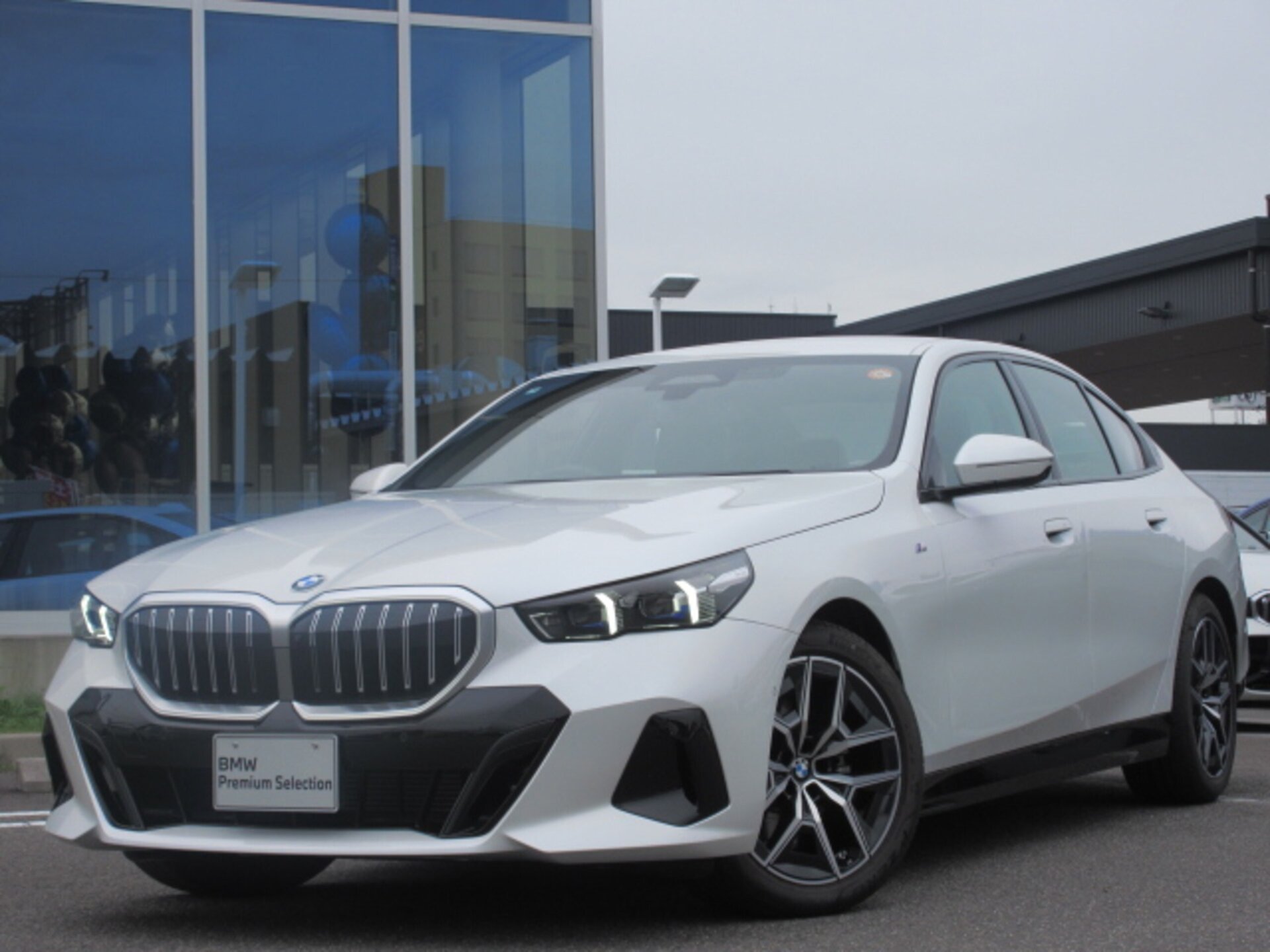 BMW 5 SERIES - View 1