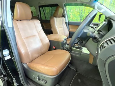 TOYOTA LAND CRUISER PRADO - 8