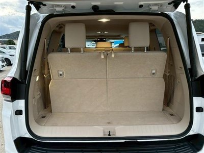 TOYOTA LAND CRUISER 300 - 7