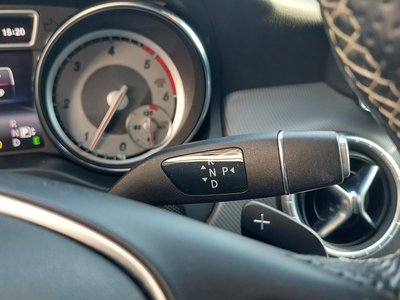 MERCEDES-BENZ CLA - 10