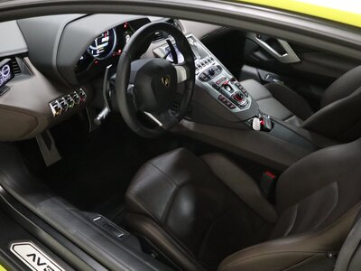 LAMBORGHINI AVENTADOR - 4