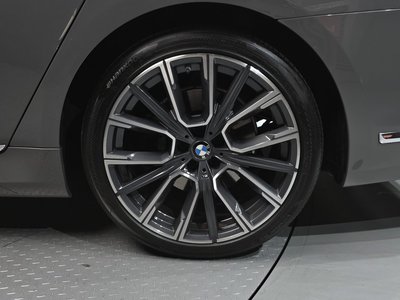 BMW 7 SERIES - 8