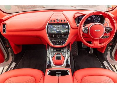 ASTON MARTIN DBX - 2