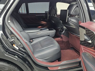 2023 Lexus LS — миниатюра 17