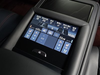2023 Lexus LS — миниатюра 31