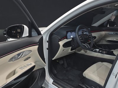 2025 Genesis GV70 photo 10