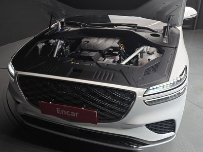 2025 Genesis GV70 photo 7