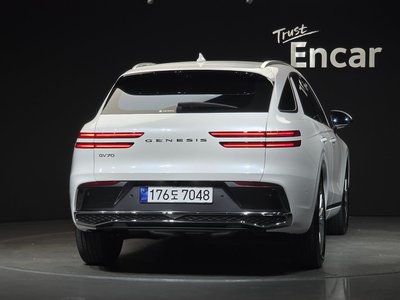 2025 Genesis GV70 photo 3