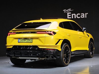 LAMBORGHINI URUS - 4