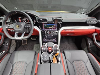 LAMBORGHINI URUS - 5