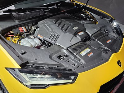 LAMBORGHINI URUS - 7