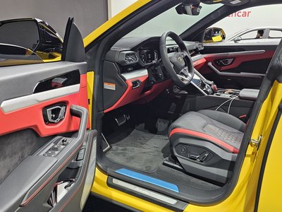 LAMBORGHINI URUS - 10