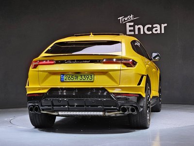 LAMBORGHINI URUS - 3