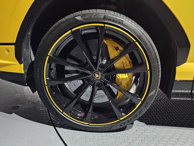 LAMBORGHINI URUS - 6