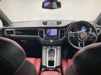 PORSCHE MACAN - 2