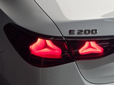 MERCEDES-BENZ E-CLASS - 10
