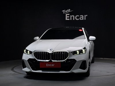 2024 BMW 5 SERIES 照片 2
